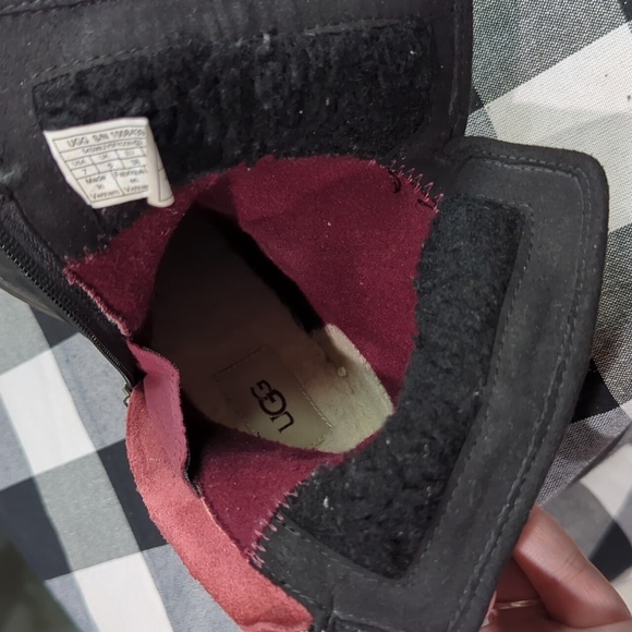 UGG Simmens Boots - Picture 9 of 9